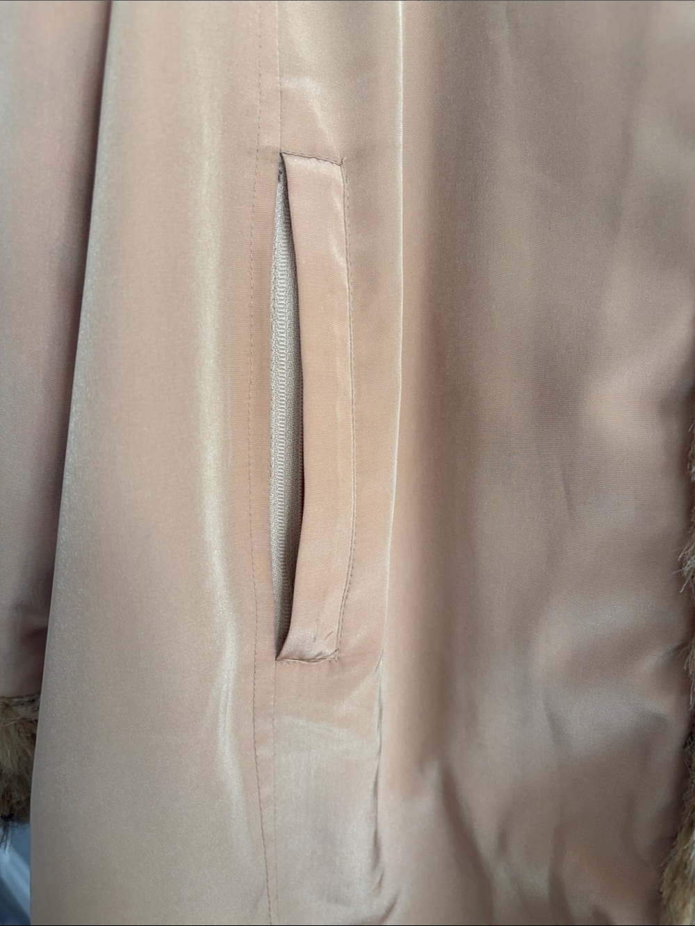 Old money luxury Faux Fur Hooded Coat in Spotted Tan reversible - Picture 7 of 7